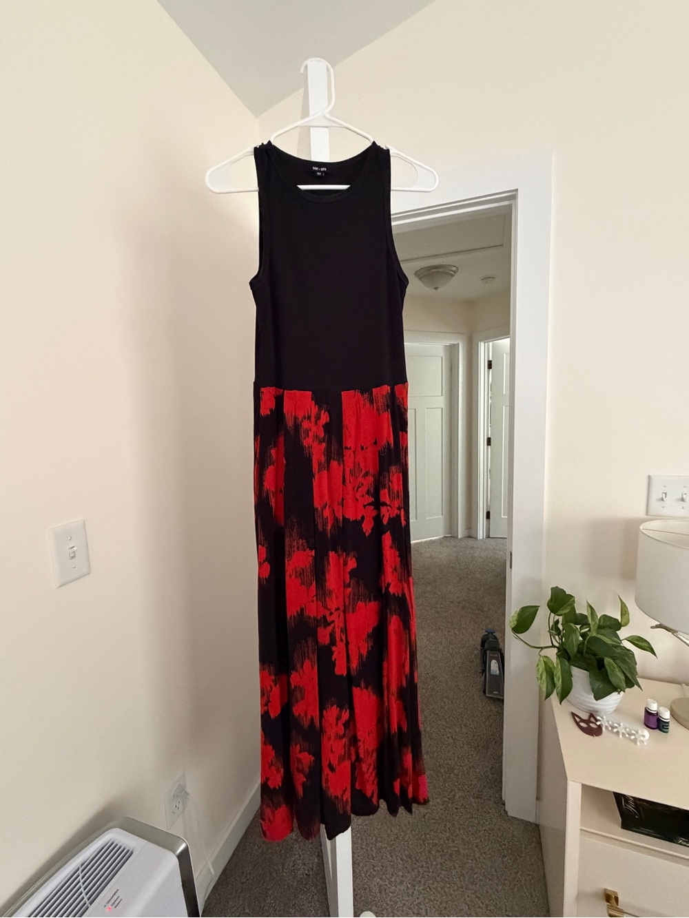 Saint + Sofia Renee Contrast Dress Sleeveless Black & Red Floral-Print